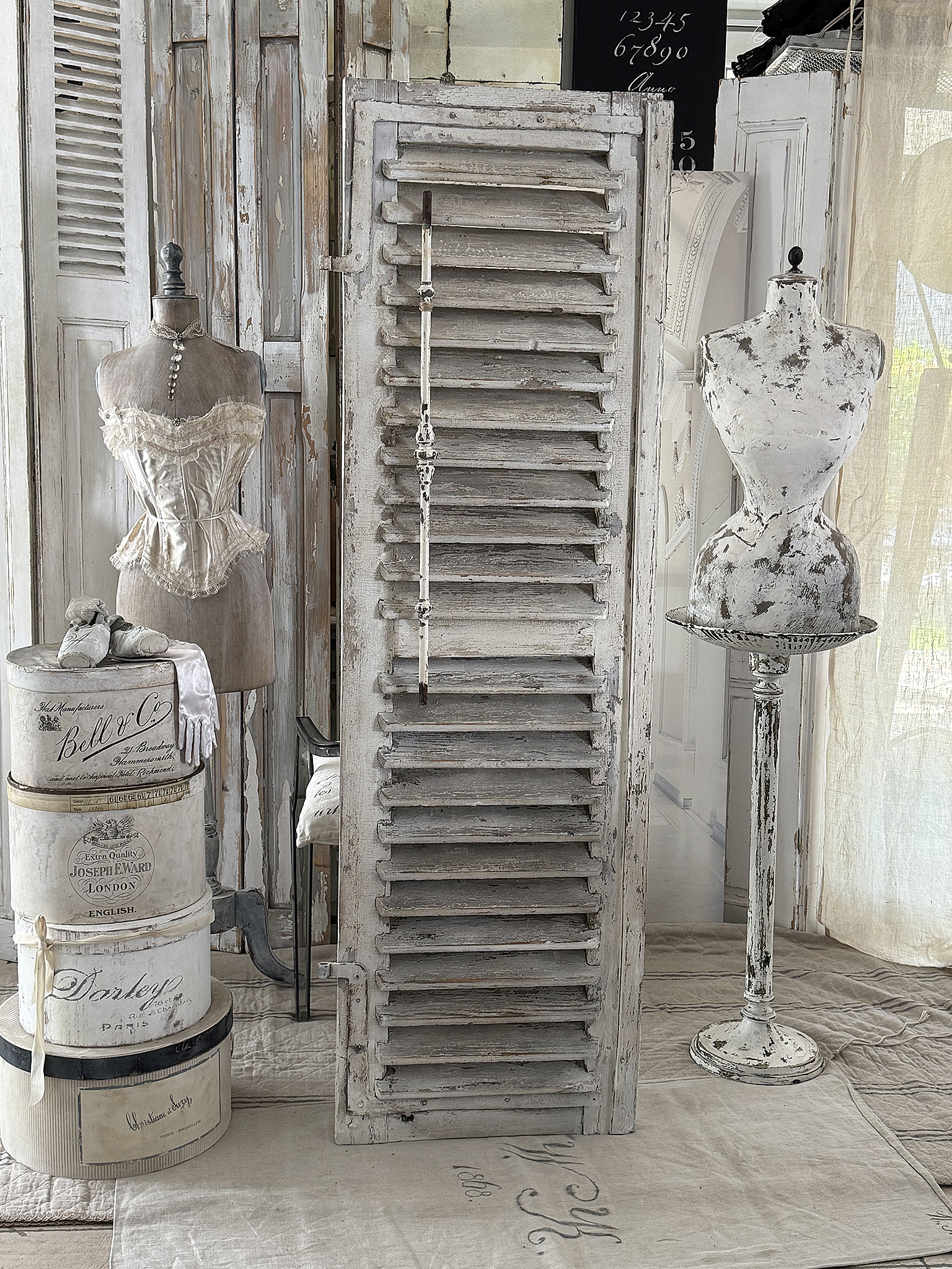 Dekorativer Lamellenladen mit Patina & Metallstab – Shabby-Chic*** Dekorativer Lamellenladen mit Patina & Metallstab – Shabby-Chic***