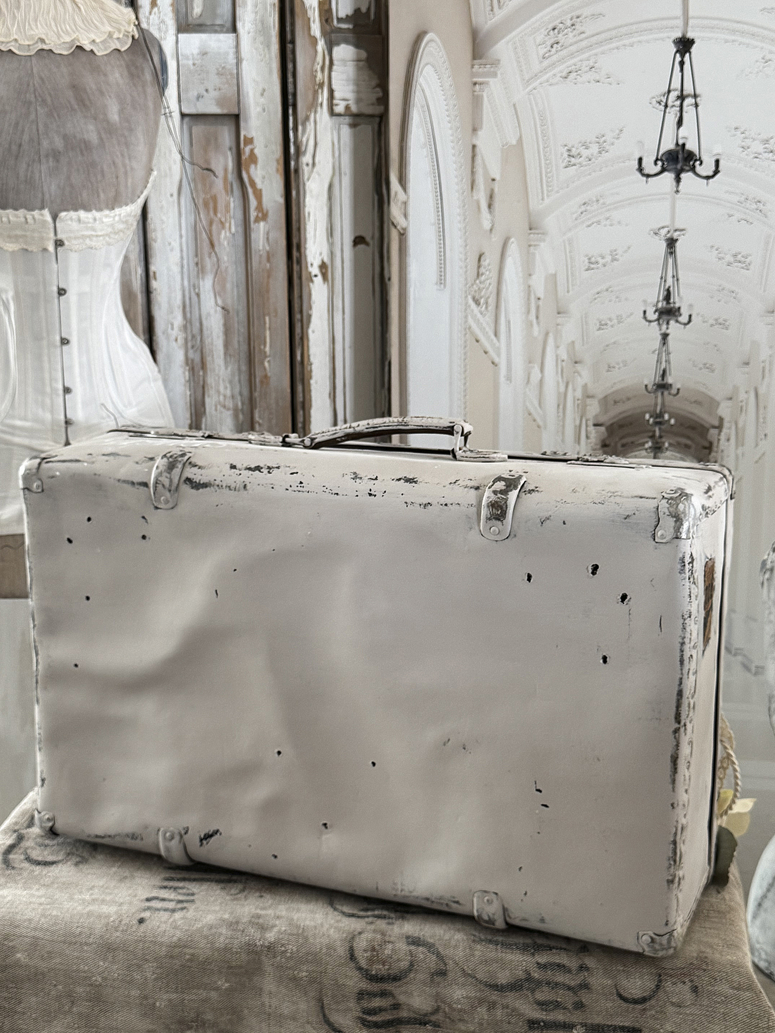 Alter Hartschalenkoffer im charmanten Shabby-Chic – romantisches Einzelstück***