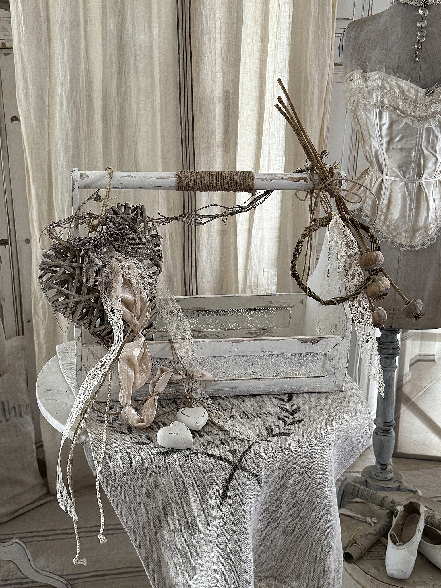 Holzkorb mit Herz Boho***