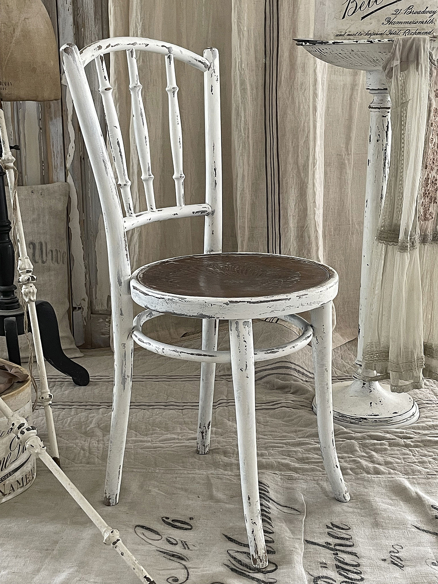 Antiker Thonet Bugholzstuhl Shabby-pur***