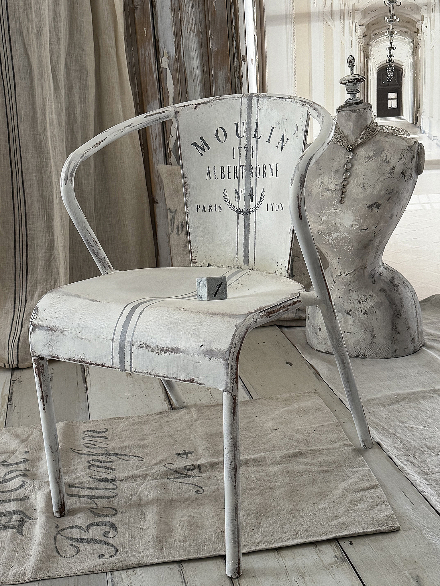 Dekorativer Vintage-Metallstuhl mit französischer Schablonierung***