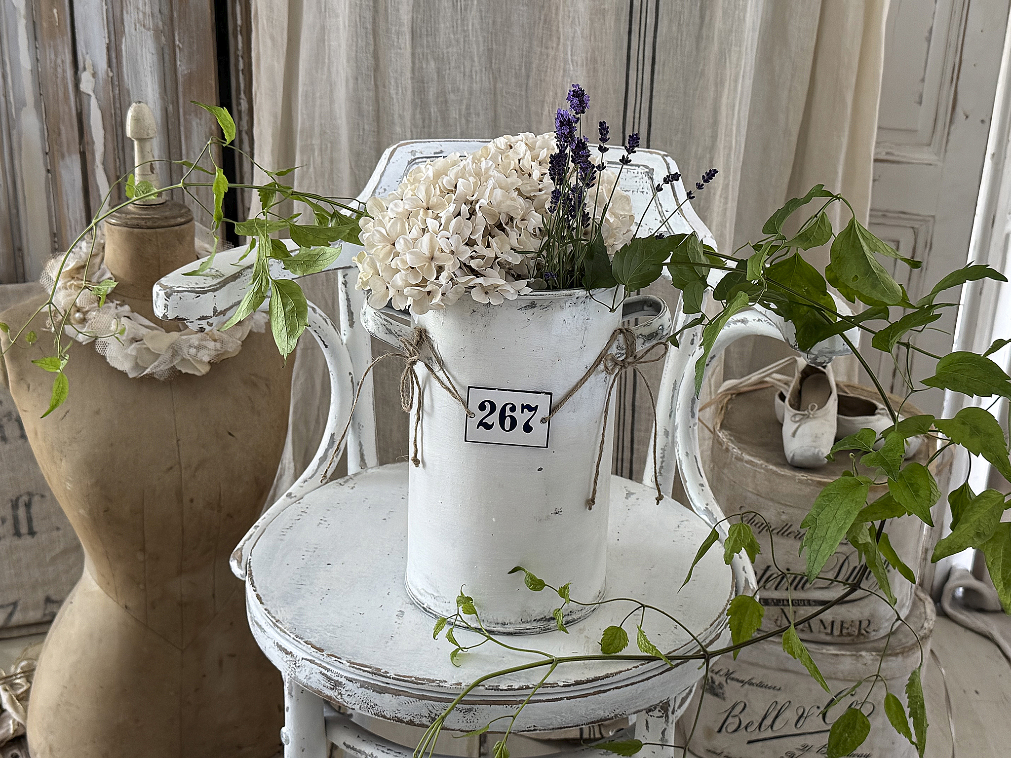 Alter Zinktopf im Shabby Chic mit Emaille-Schildchen Nr. 267***