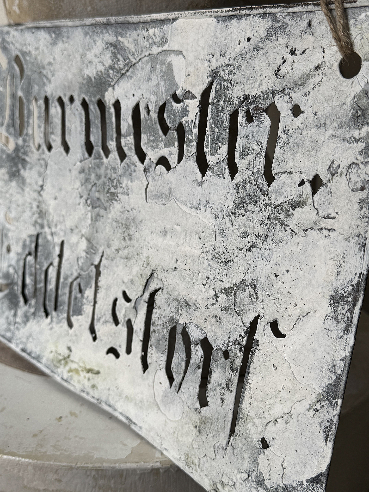 Antike Eisen-Schablone mit Patina & altdeutscher Schrift***