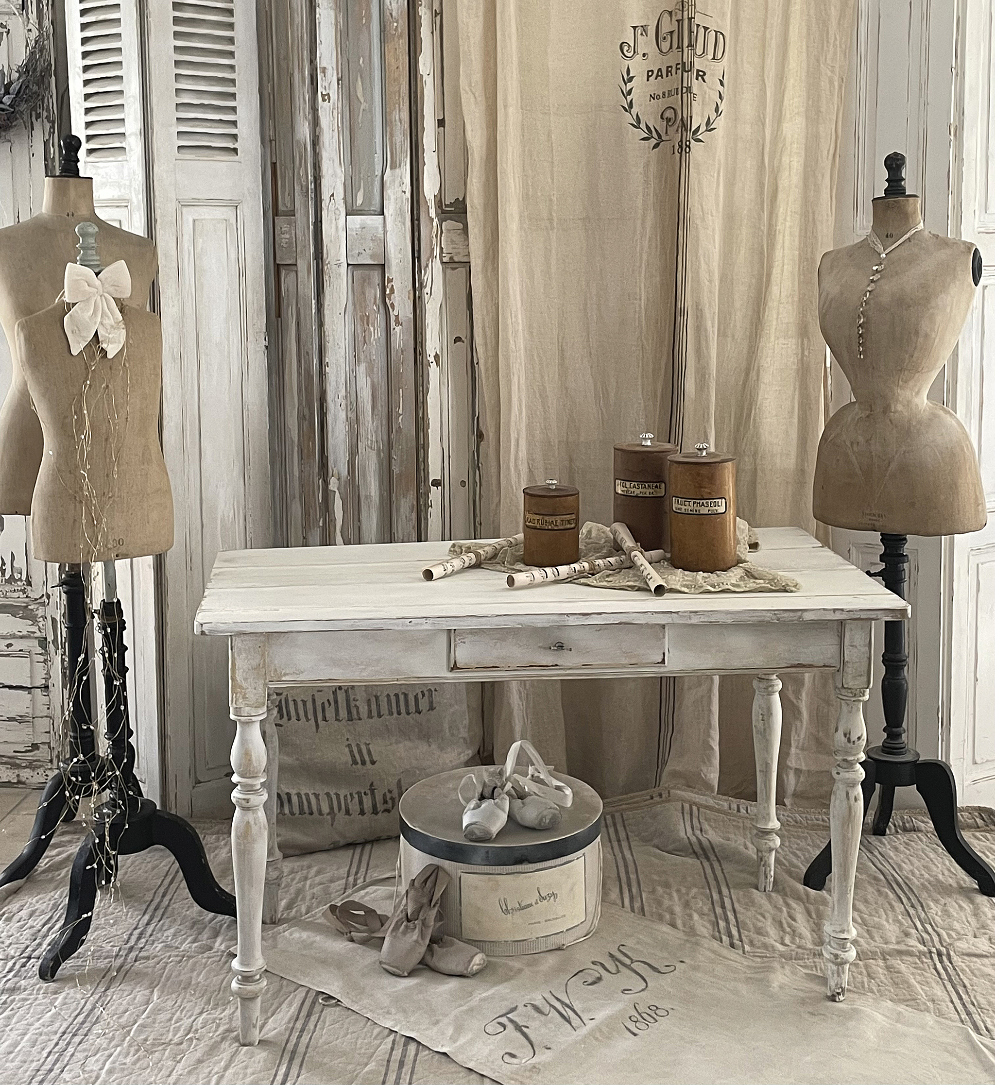 Antiker Tisch im alten Shabbykleid*** Antiker Tisch im alten Shabbykleid***