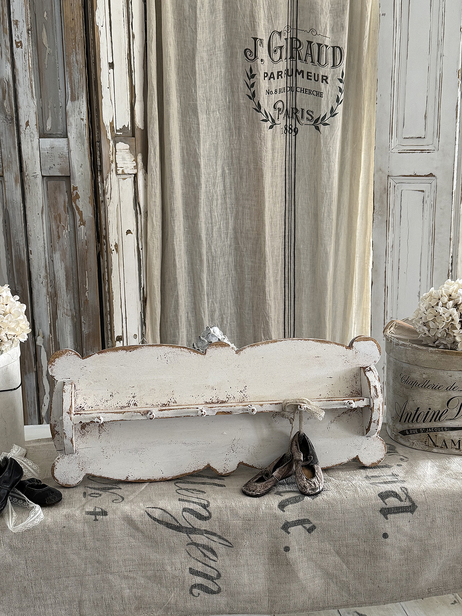 Süßes antikes Haken-Wandregal im Shabby-Chic***