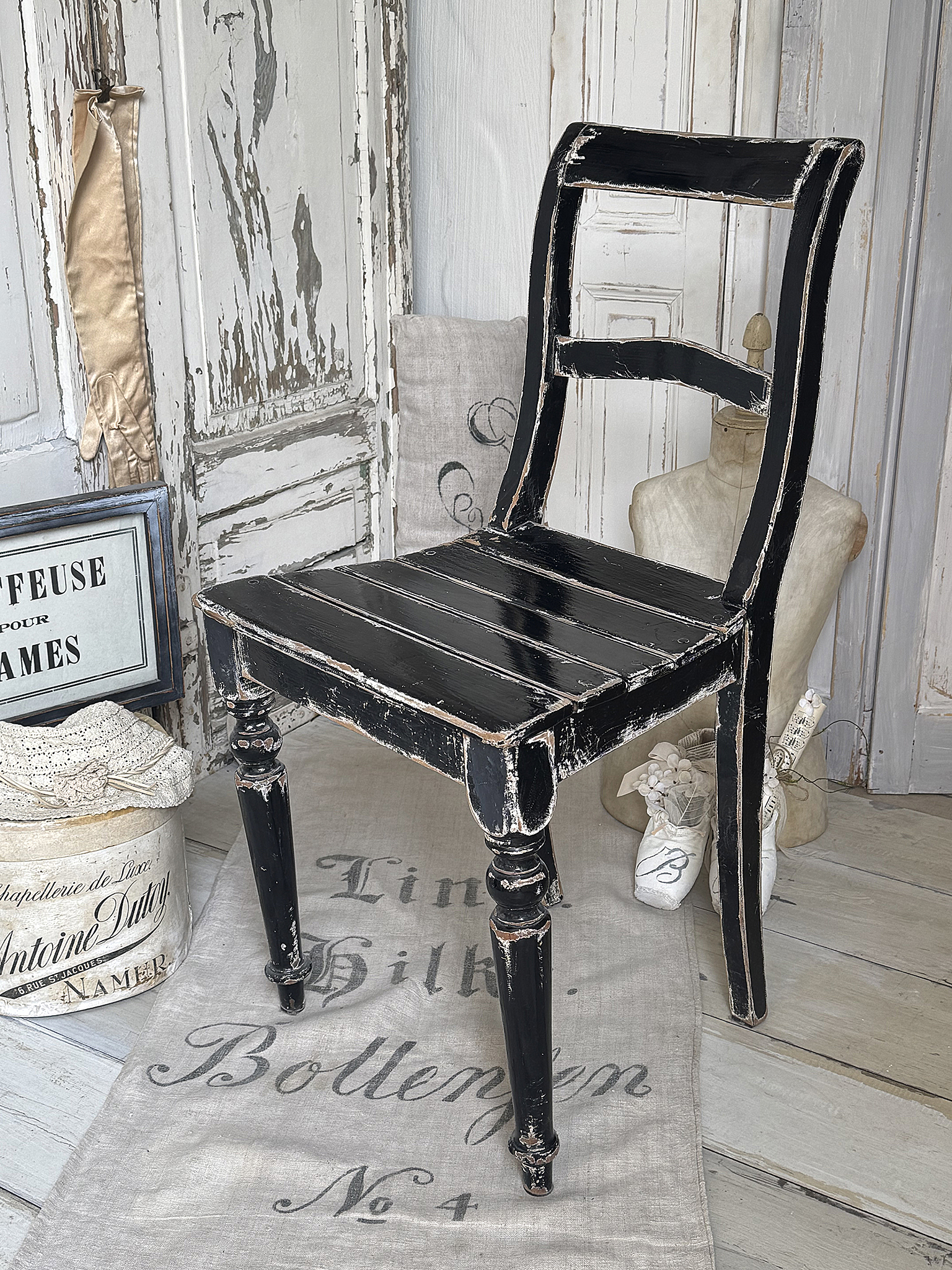 Antiker Biedermeier-Stuhl im originalen schwarzen Lack – Charakter trifft Eleganz***