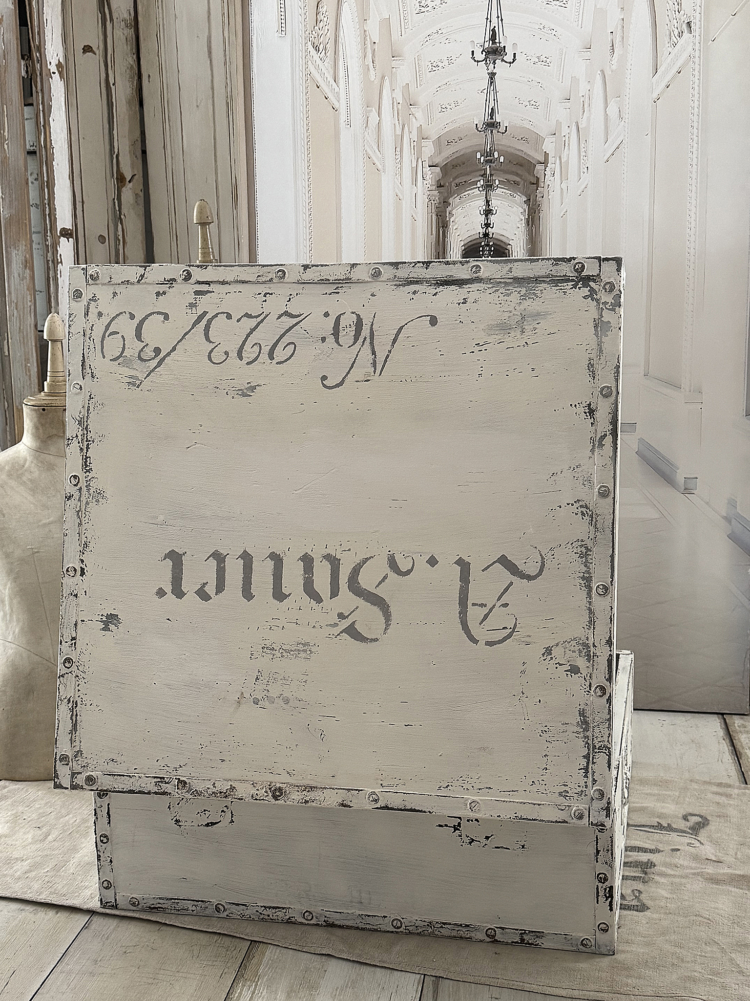Uralte flache Truhe im Shabby-Chic – einzigartiger Vintage-Charme***