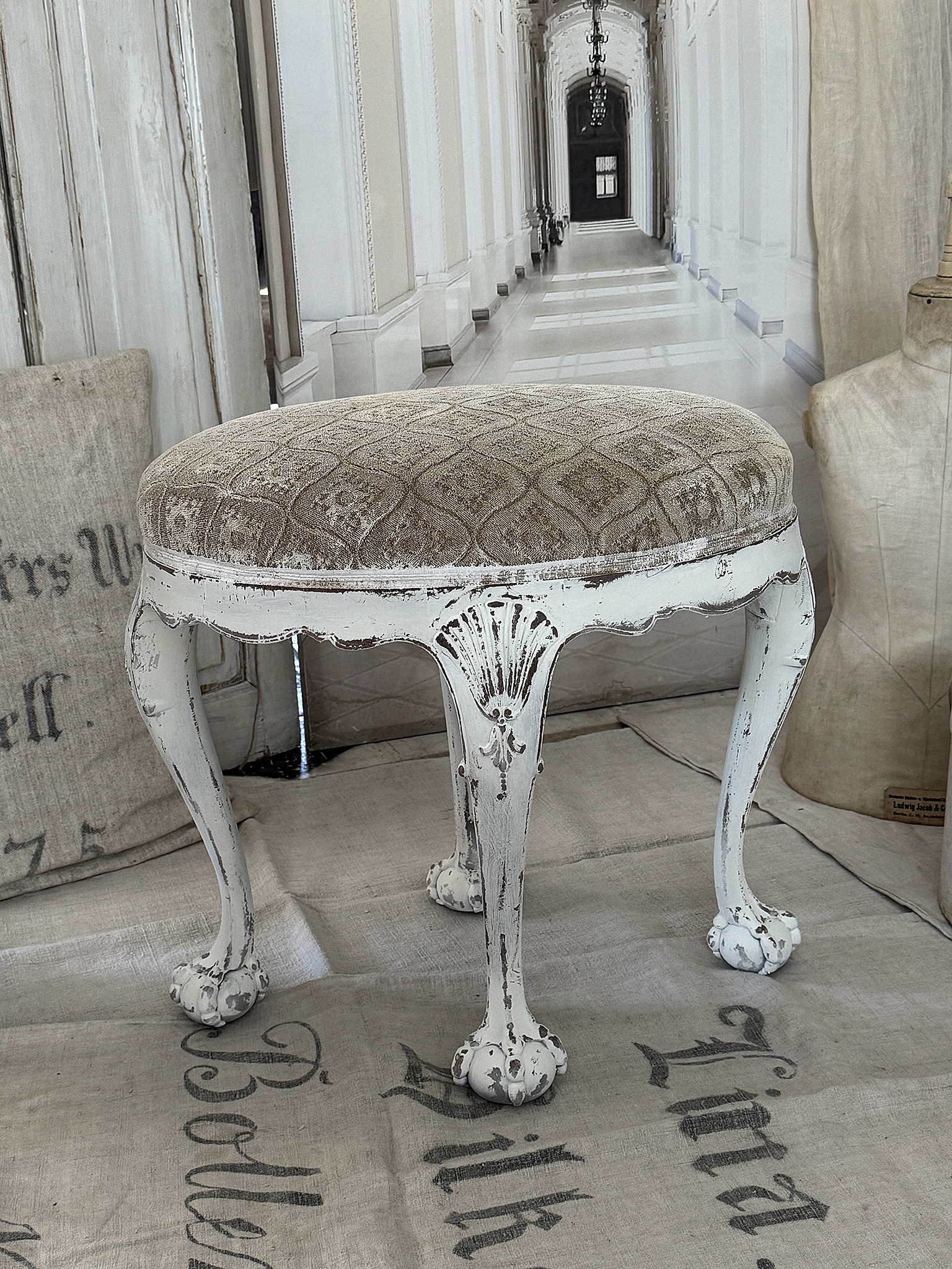 Antiker Hocker aus Frankreich***