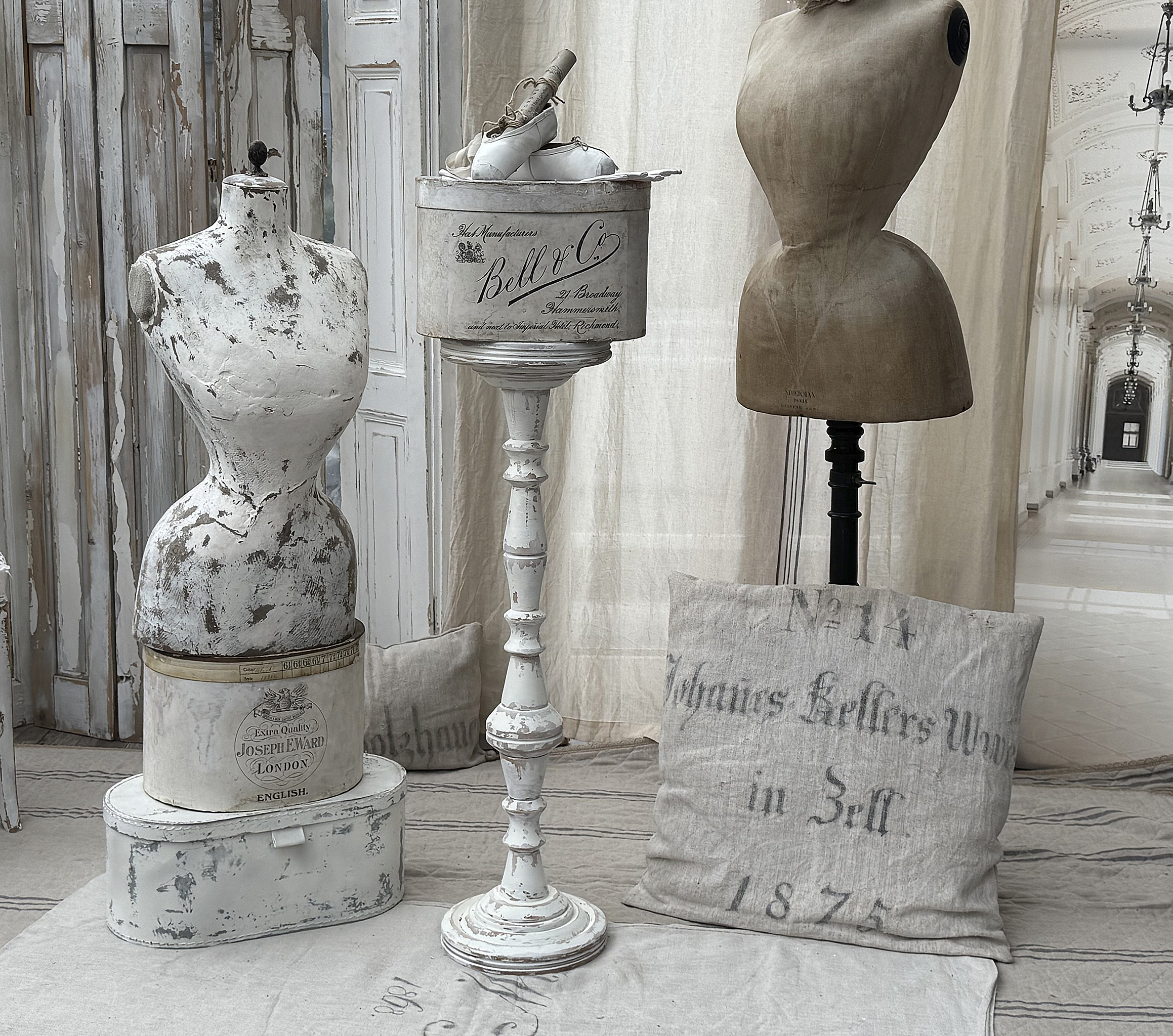 Alte französische Holzsäule – Charmantes Stück im weißen Shabby-Look***
