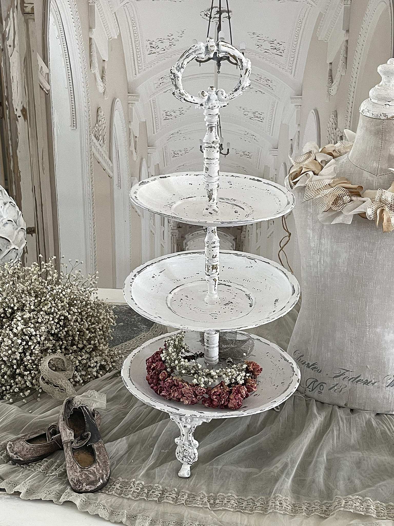Alte Etagere im Shabbykleid*** Alte Etagere im Shabbykleid***