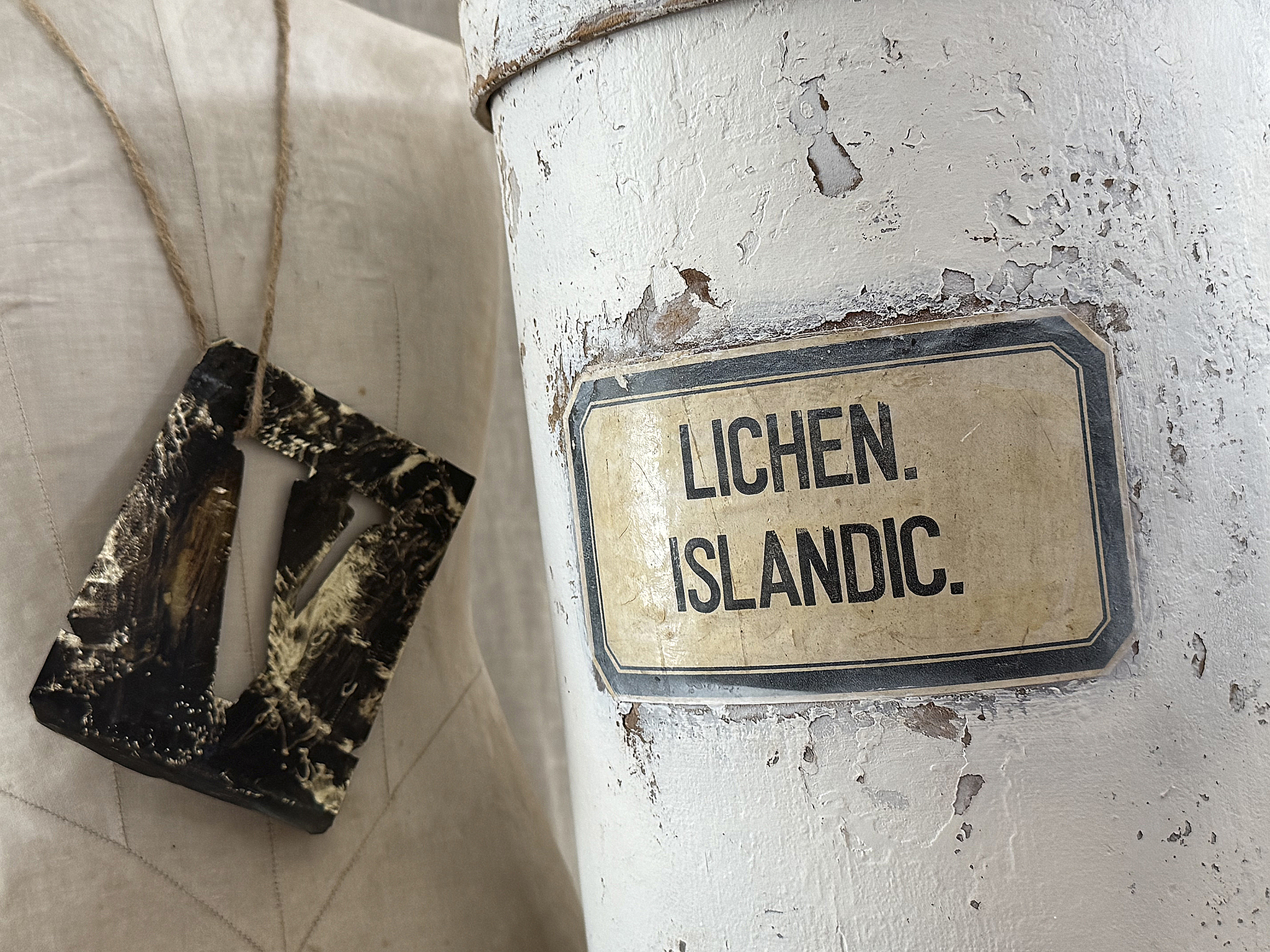 Alte große Holzdose mit antiker Schablone – nostalgischer Shabby-Chic***