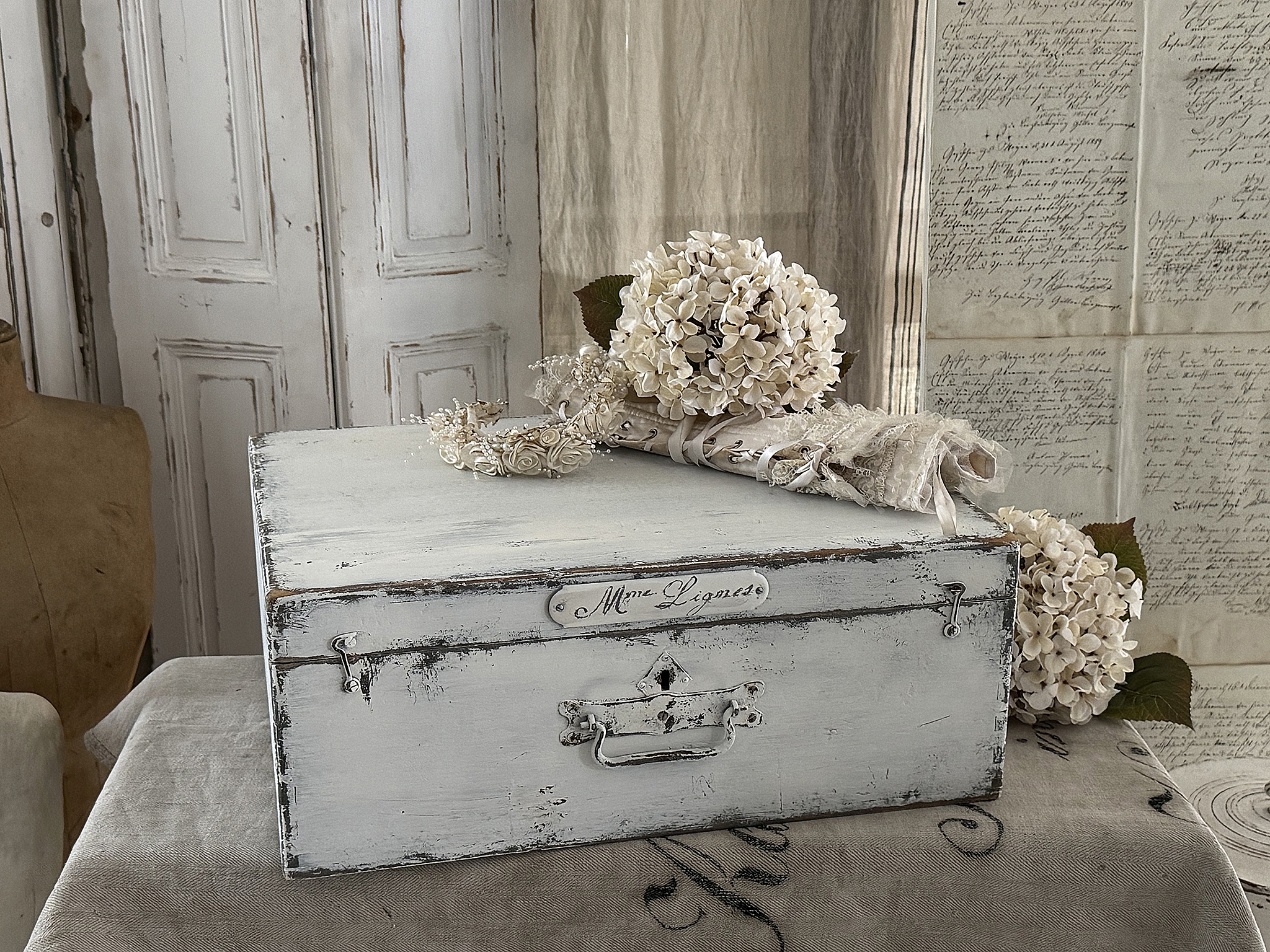 Alter Holzkoffer Madame Lignes***