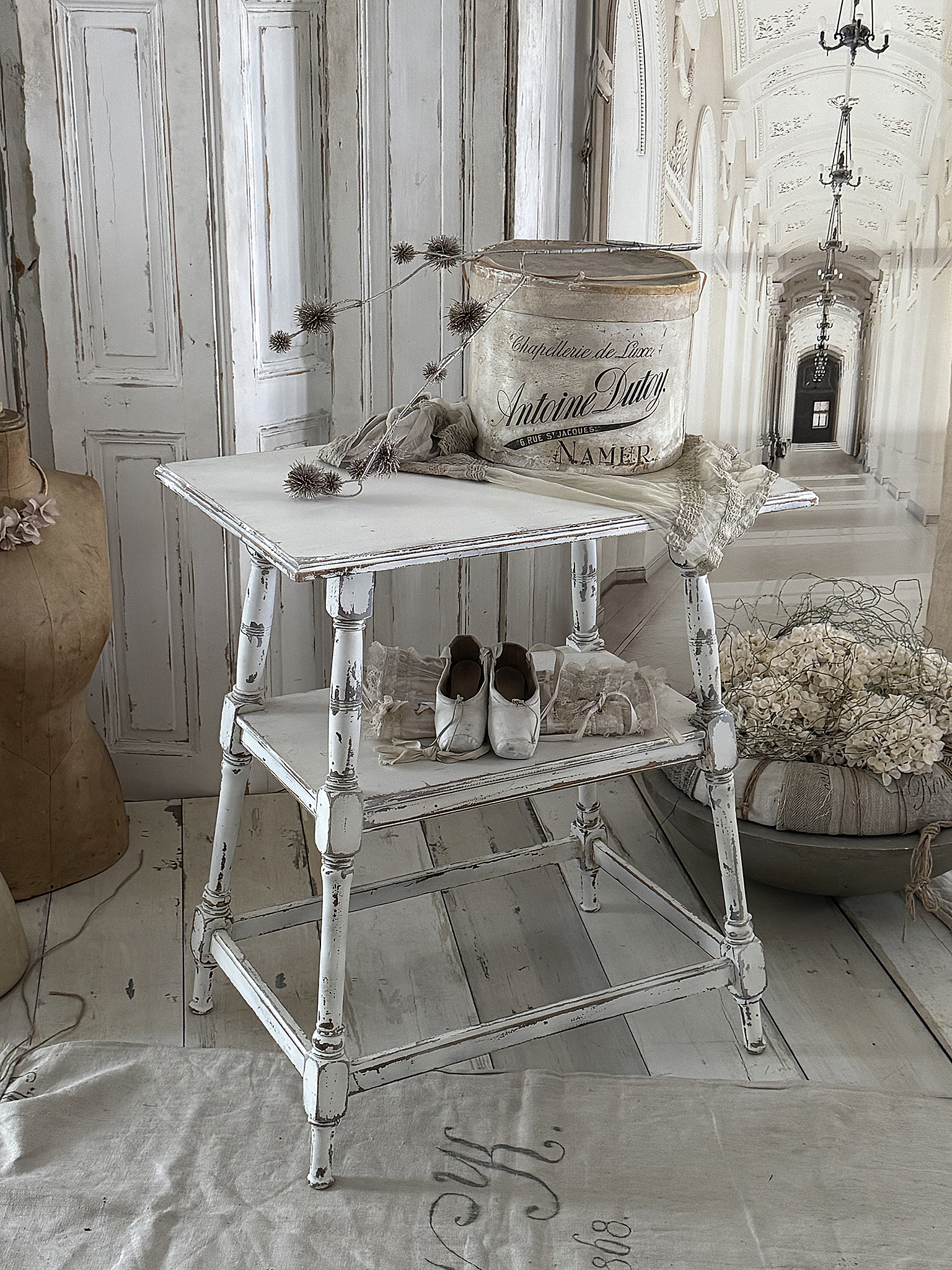 Alter Landhaustisch, Beistelltisch***