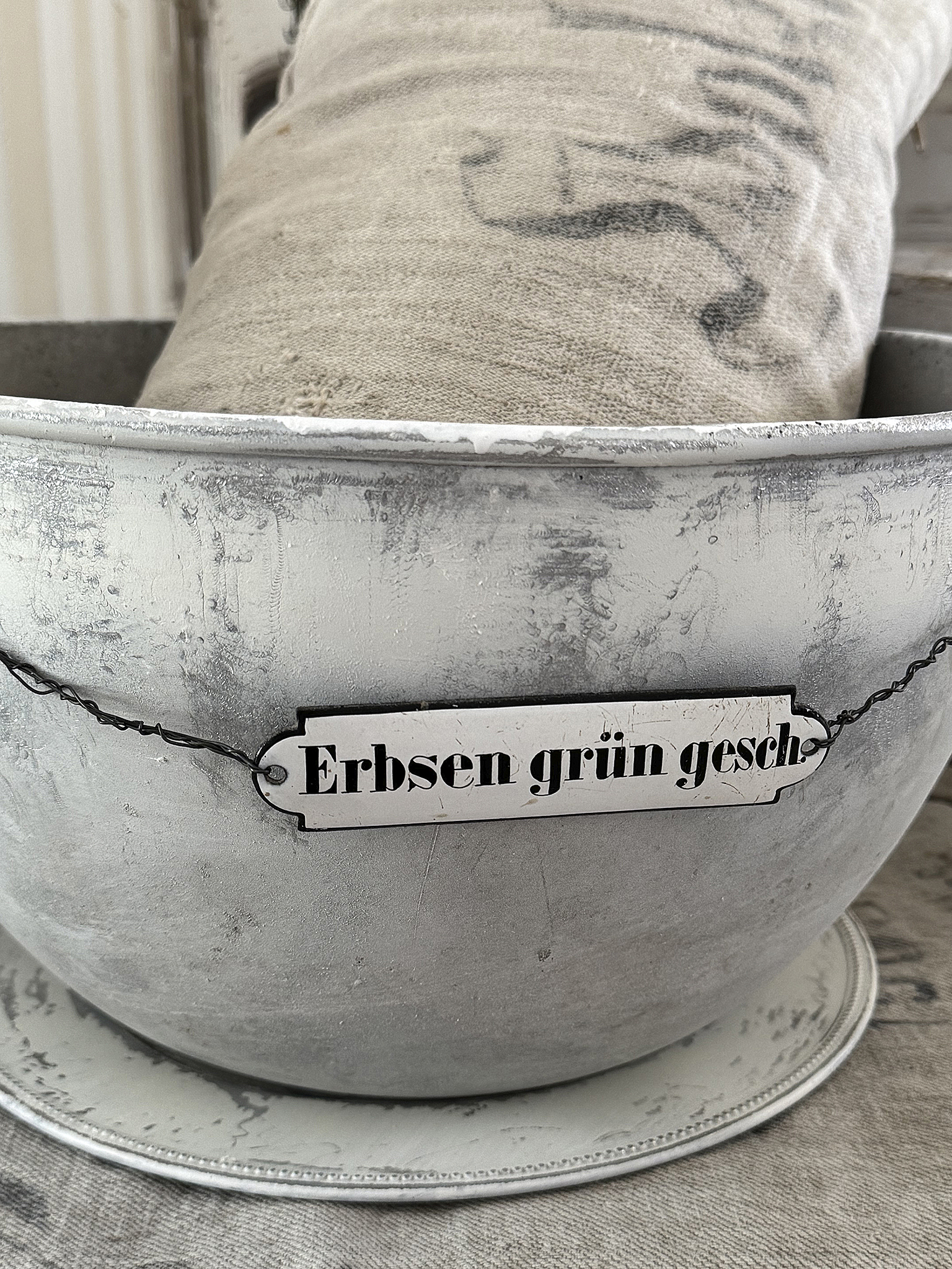 Große Zinkblechschüssel mit passendem Metallteller – charmantes Vintage-Duo***
