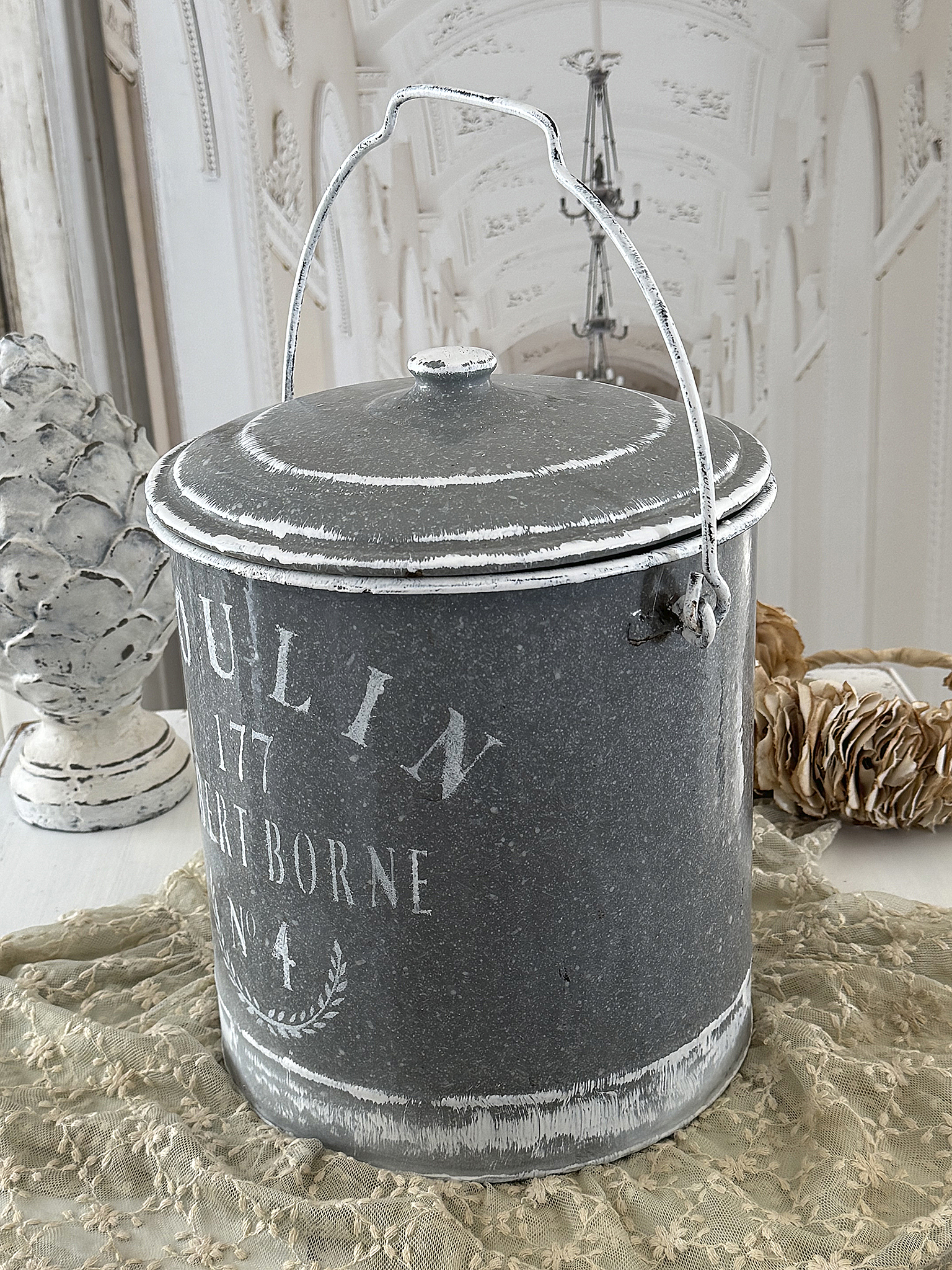 Alter Emaille-Eimer mit Deckel im Shabby Chic und französischem Schriftzug***