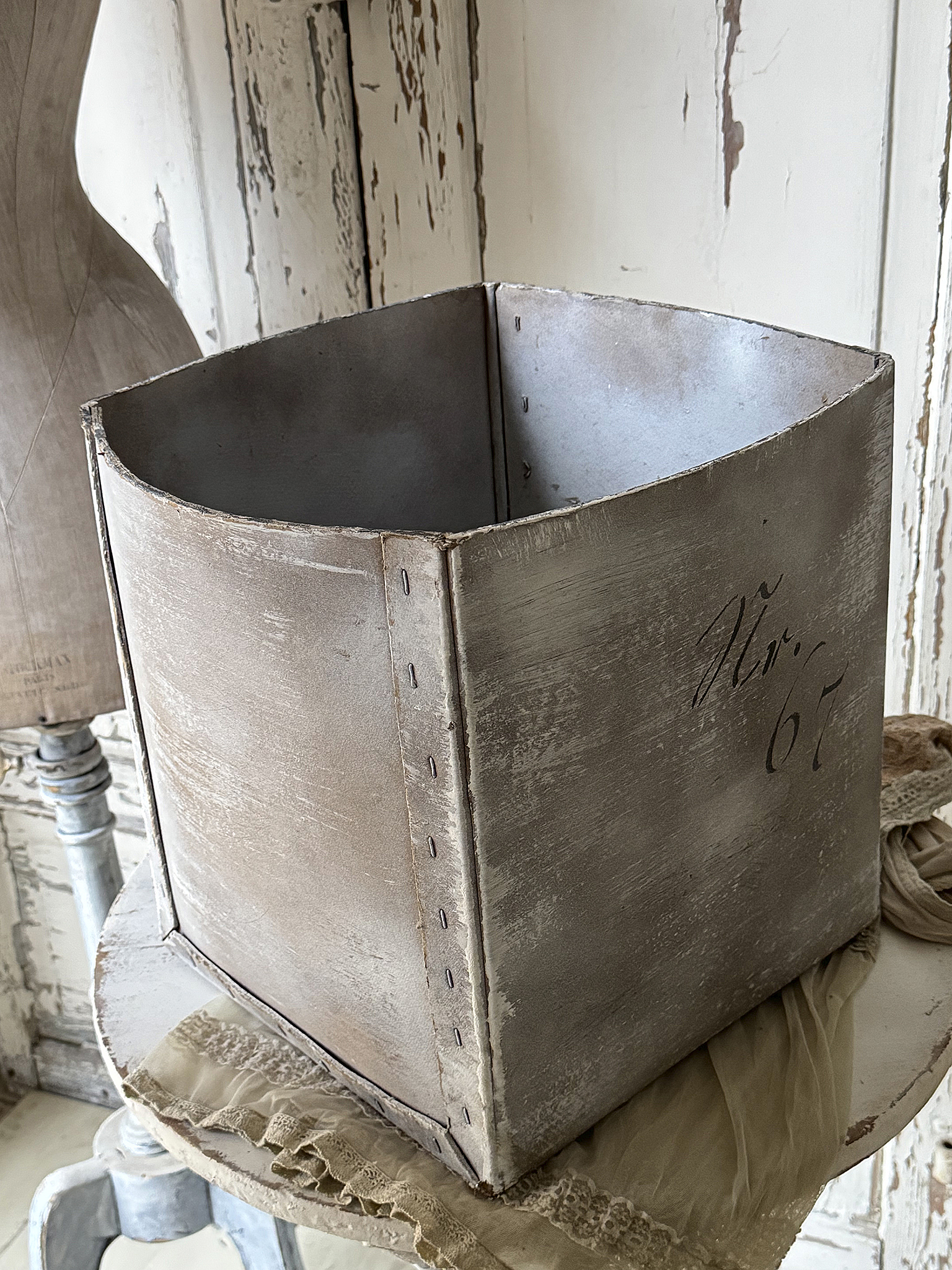 Alter Würfeleimer Nr. 67 – ein authentisches Shabby-Unikat mit Charakter***