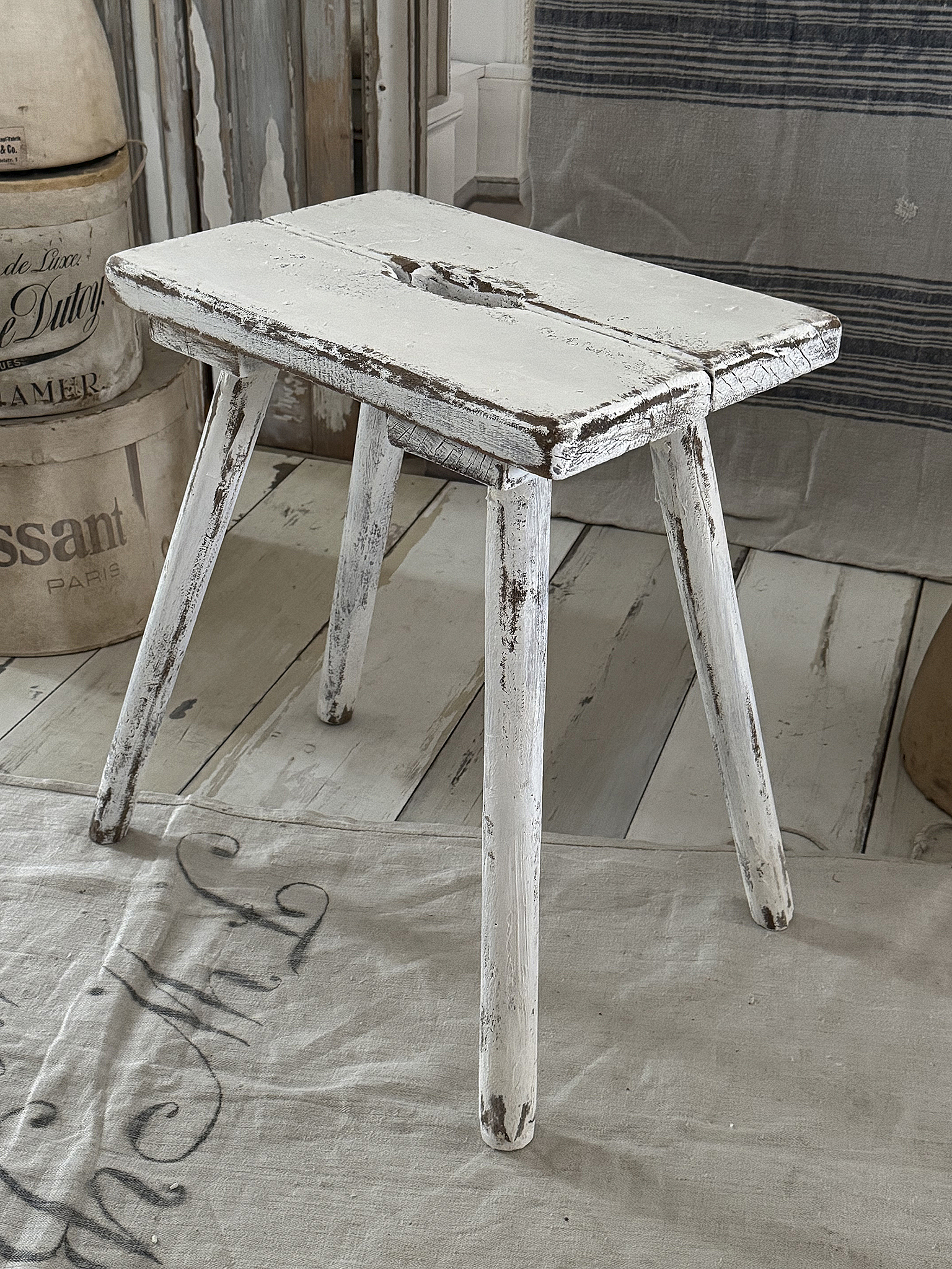 Alter, robuster Bauernhocker***