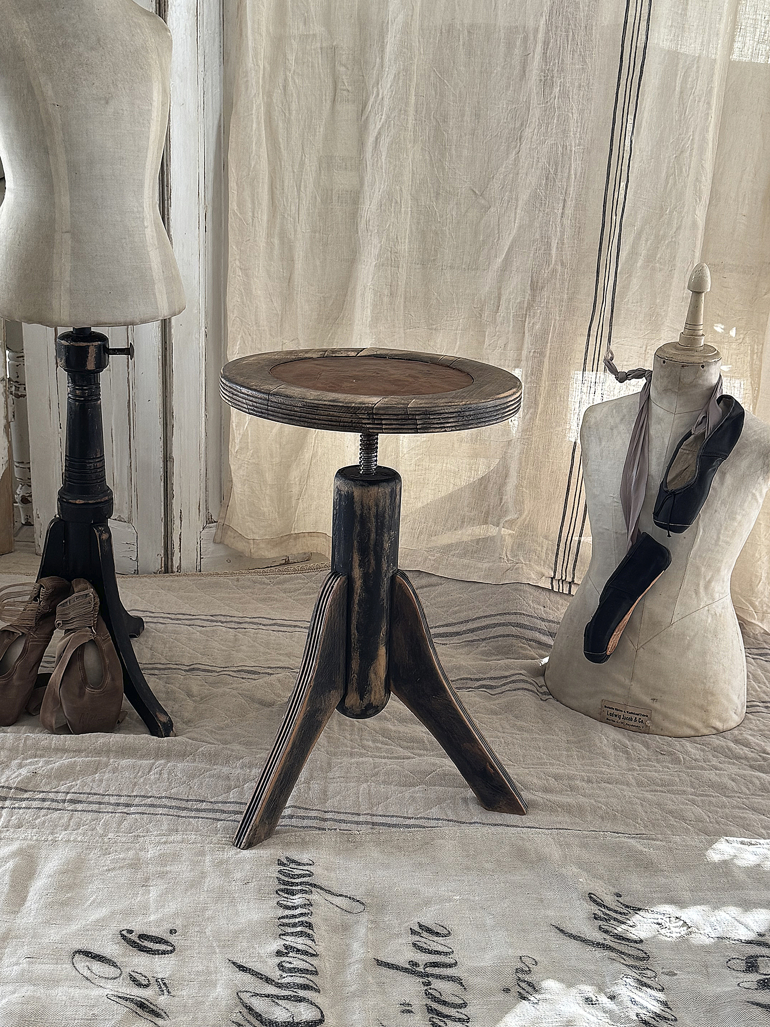 Alter Klavierhocker im Original-Vintage-Kleid***