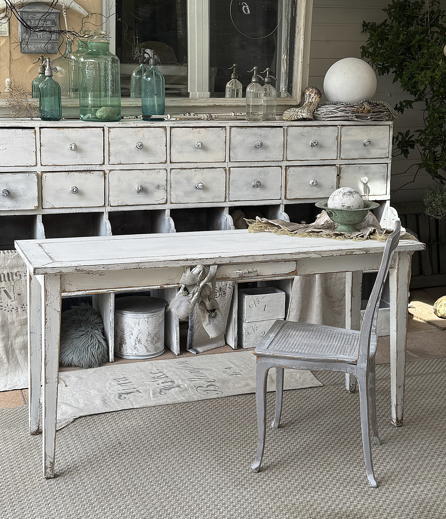 Edler Shabby-Chic-Konsolentisch aus Vollholz – zeitlose Eleganz mit Geschichte***