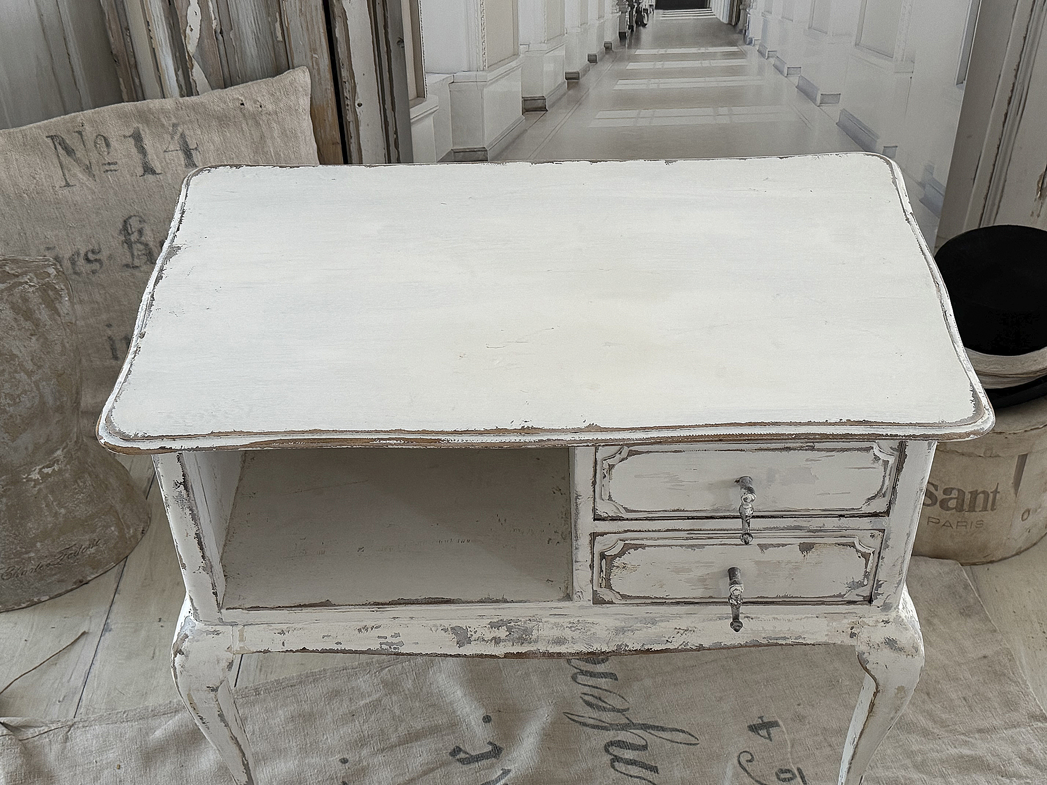 Zauberhafter Vintage-Beistelltisch mit Schubladen im Shabby-Chic***