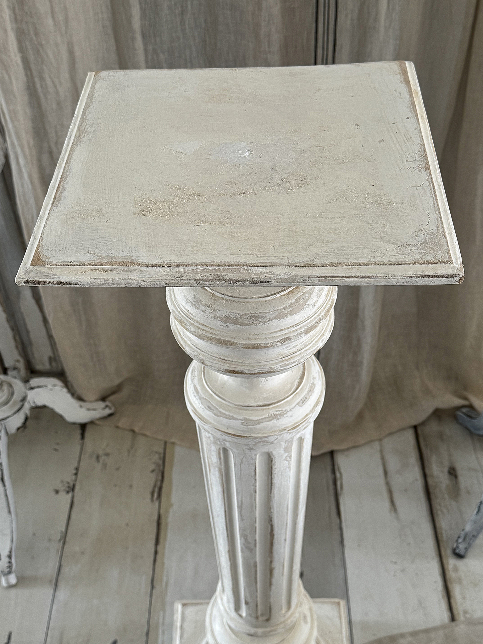 Imposante antike Holzsäule im Shabby-Chic – ein echtes Schmuckstück***