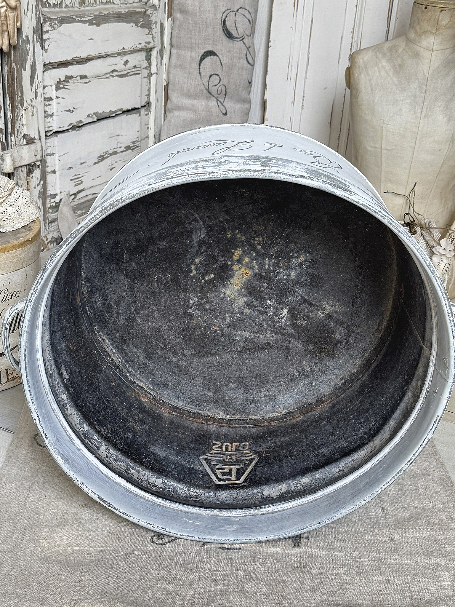 Alter Zinktopf „Eau de Lavande“ – Shabby-Chic mit Vintage-Charme***