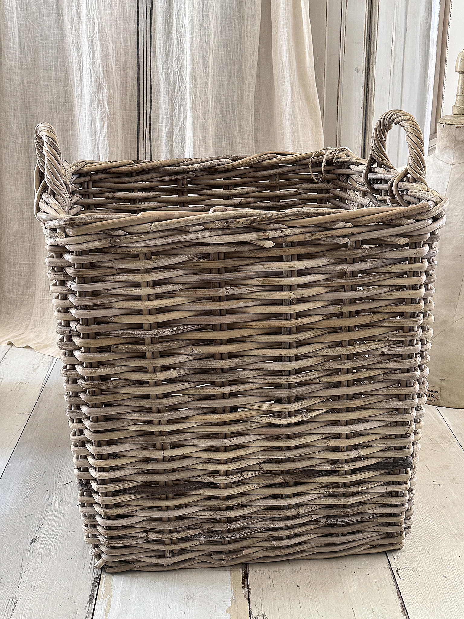 Großer eckiger Naturweidenkorb mit Leinenschild – XL Shabby Chic***