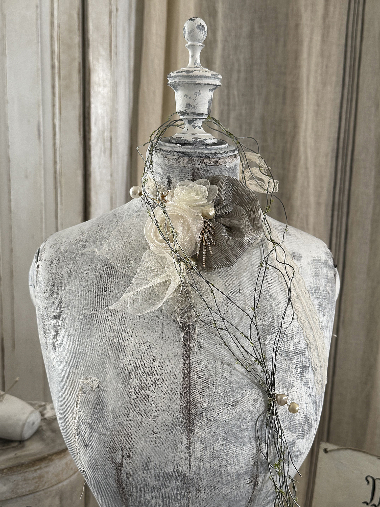 Reserviert! Antiker Schneider-Torso „Zarte Taille“ im romantischen Vintage-Look***