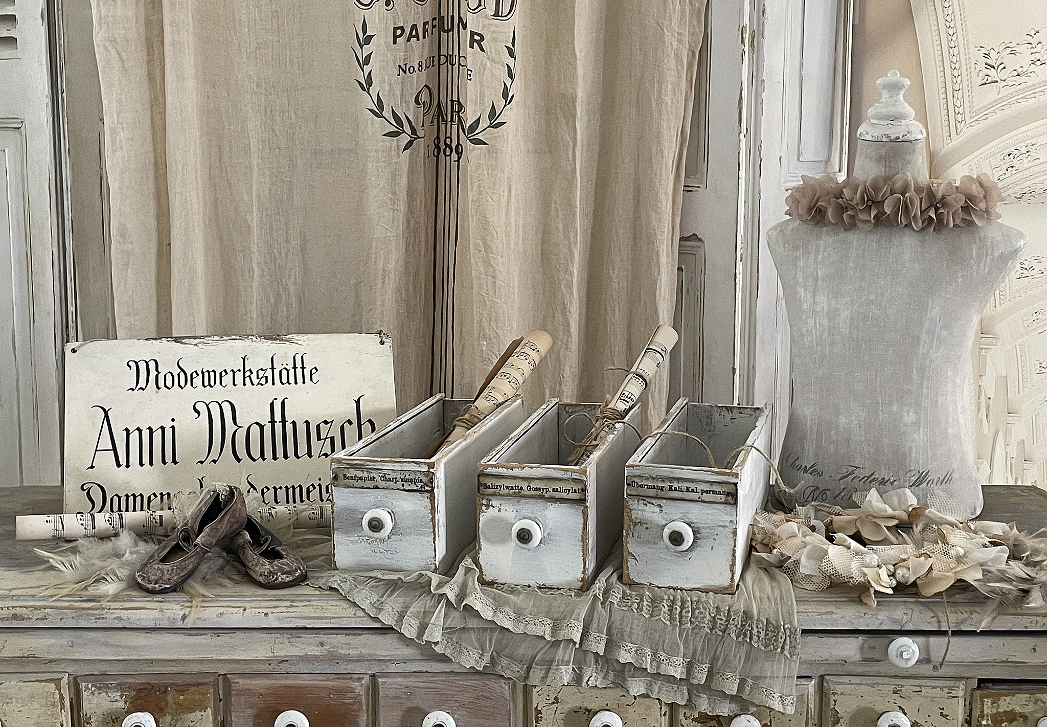 Trio alte Apothekerschubladen***