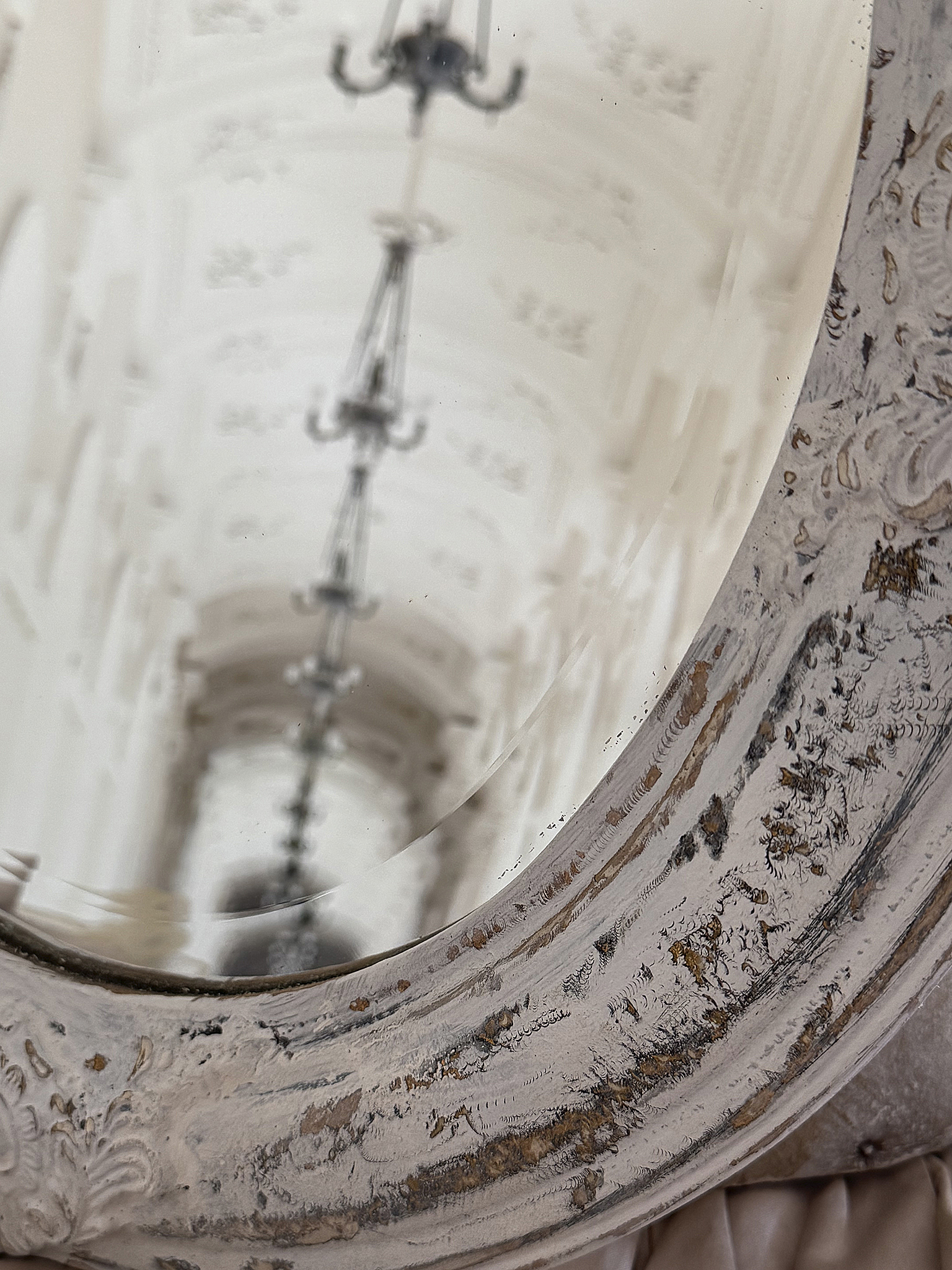 Romantischer alter Wandspiegel im Shabby-Chic***
