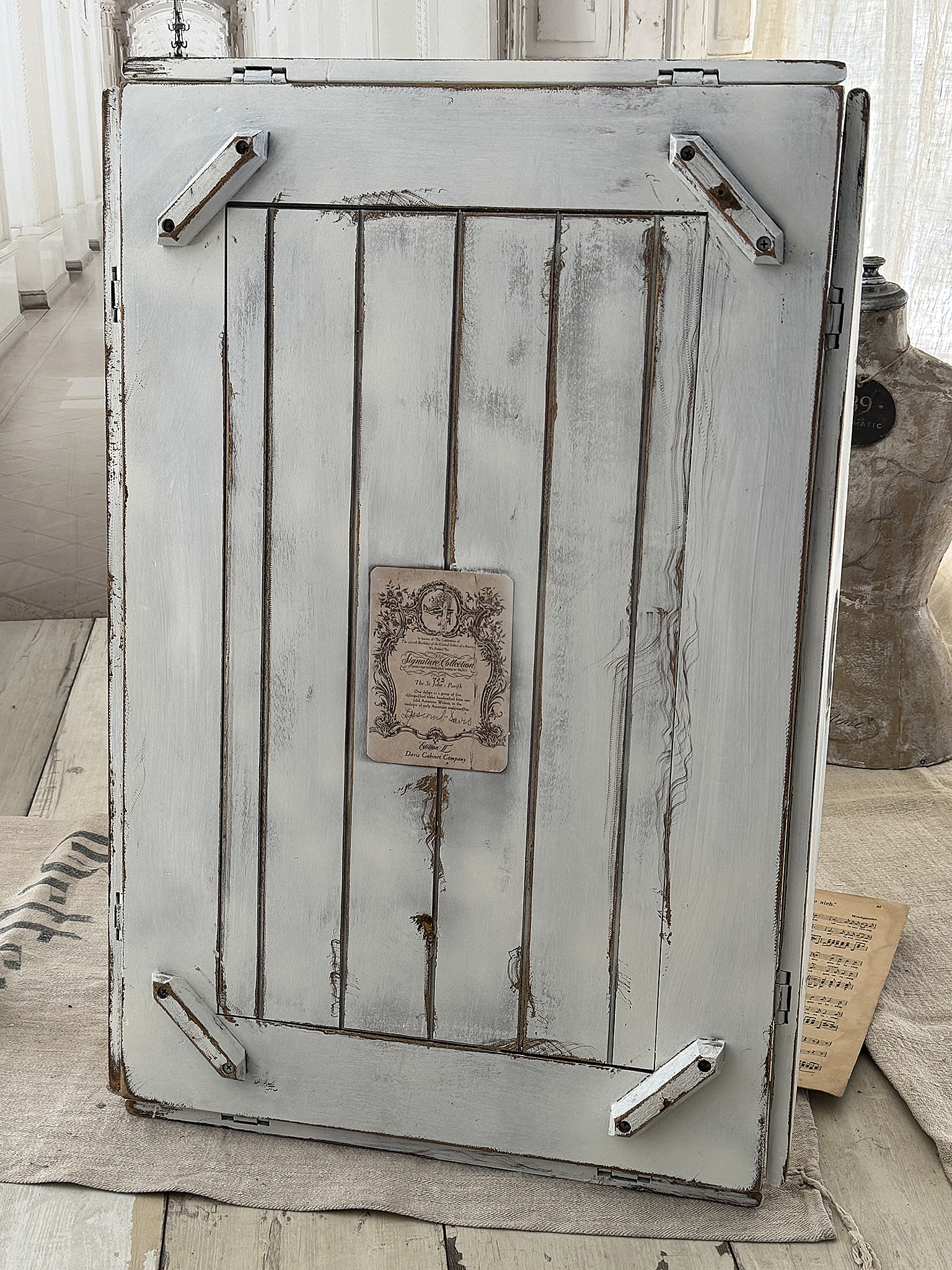 Davis Cabinet Tabletttisch aus massivem Nussbaum – Couchtisch mit abnehmbarem Serviertablett im Shabby Chic***