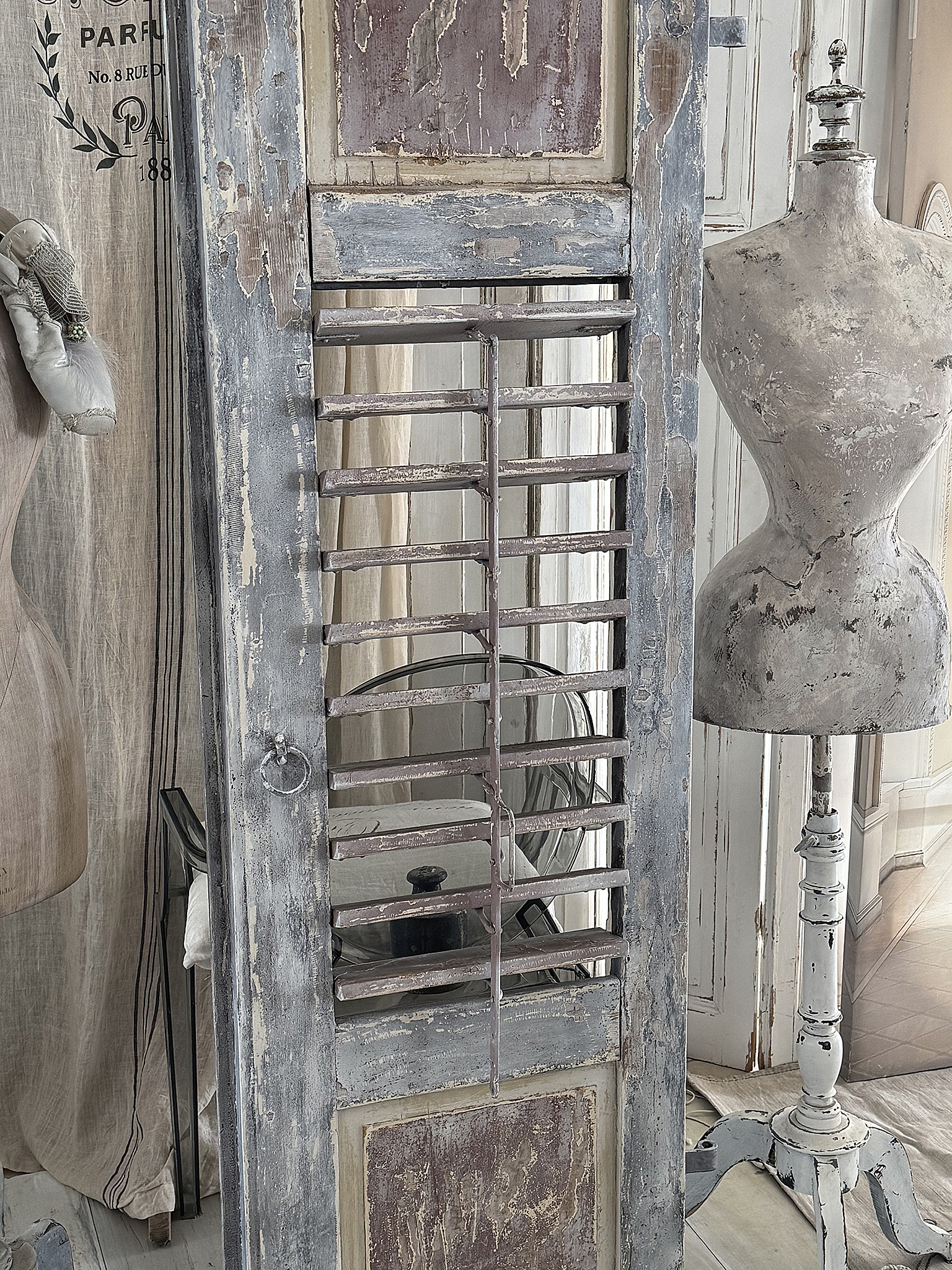 Großer antiker Fensterladen-Frankreich***