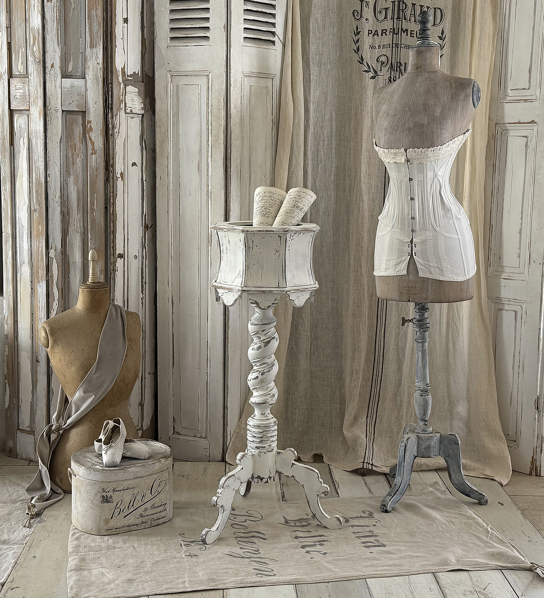 Antiker Wollkorb im zauberhaften Shabby-Chic – ein echtes Liebhaberstück***