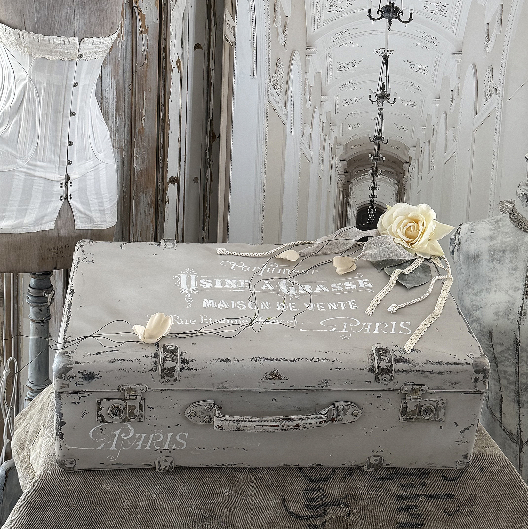 Alter Hartschalenkoffer im charmanten Shabby-Chic – romantisches Einzelstück***