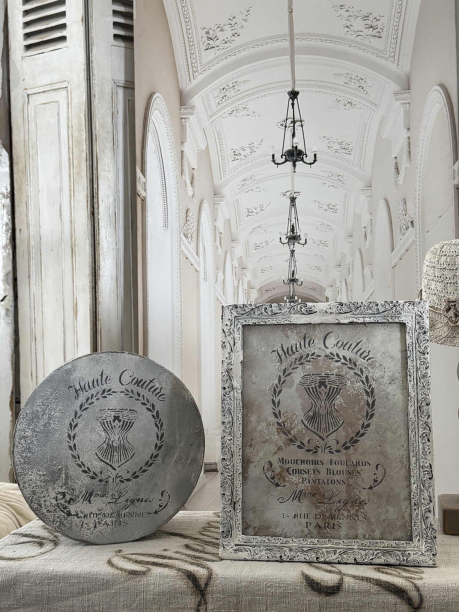 Romantisches Shabby Chic Deko-Duo – Haute Couture Bild & Vintage-Dose
