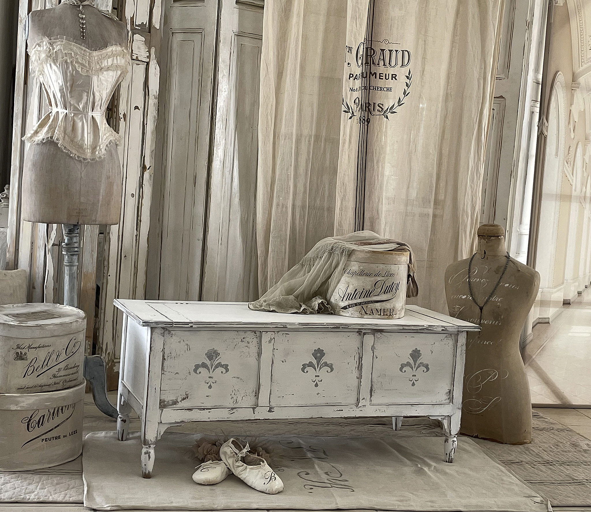 Alte Klapptruhe/Sitztruhe "shabby chic" ***