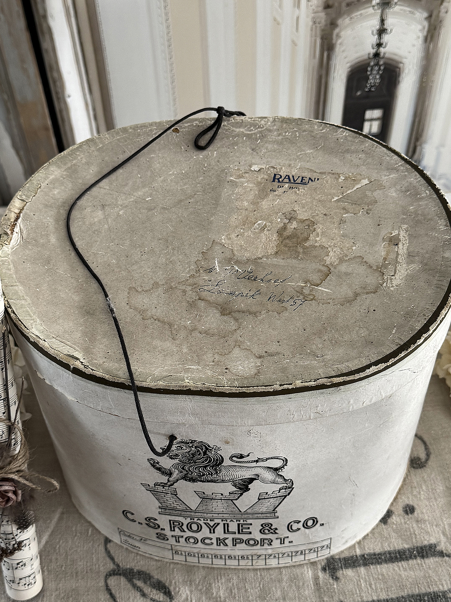 Antike englische Hutschachtel „C.S. Royle & Co., Stockport“***