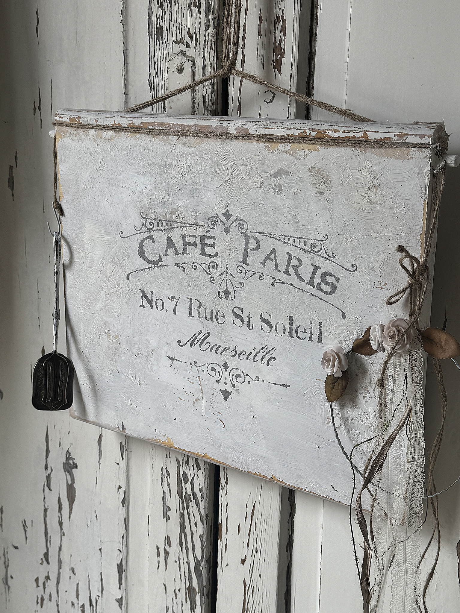 Bild „Cafe Paris“ mit charmanten Begleitern – französischer Vintage-Zauber***