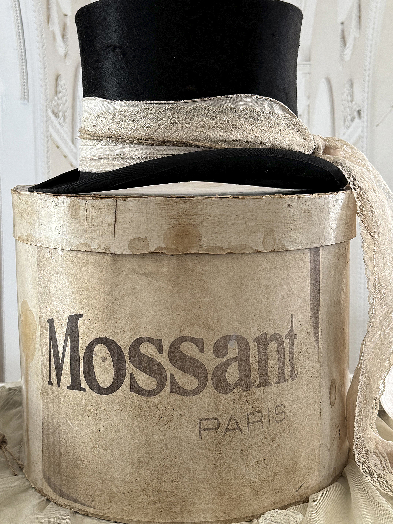 Wunderschöne Original-Hutschachtel aus Frankreich mit Zylinder – eleganter Vintage-Traum***