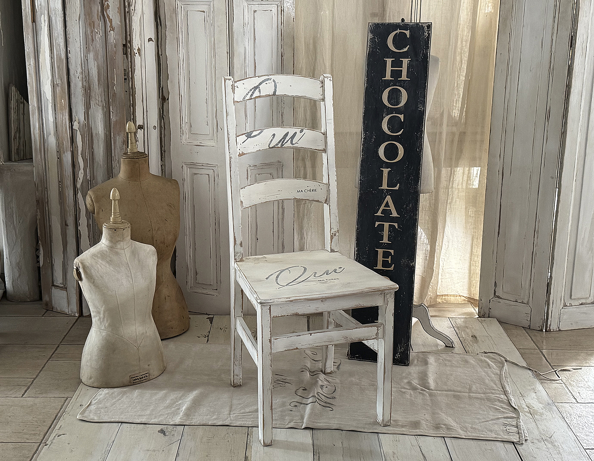 Hoher Holzstuhl Qui Ma Cherie***