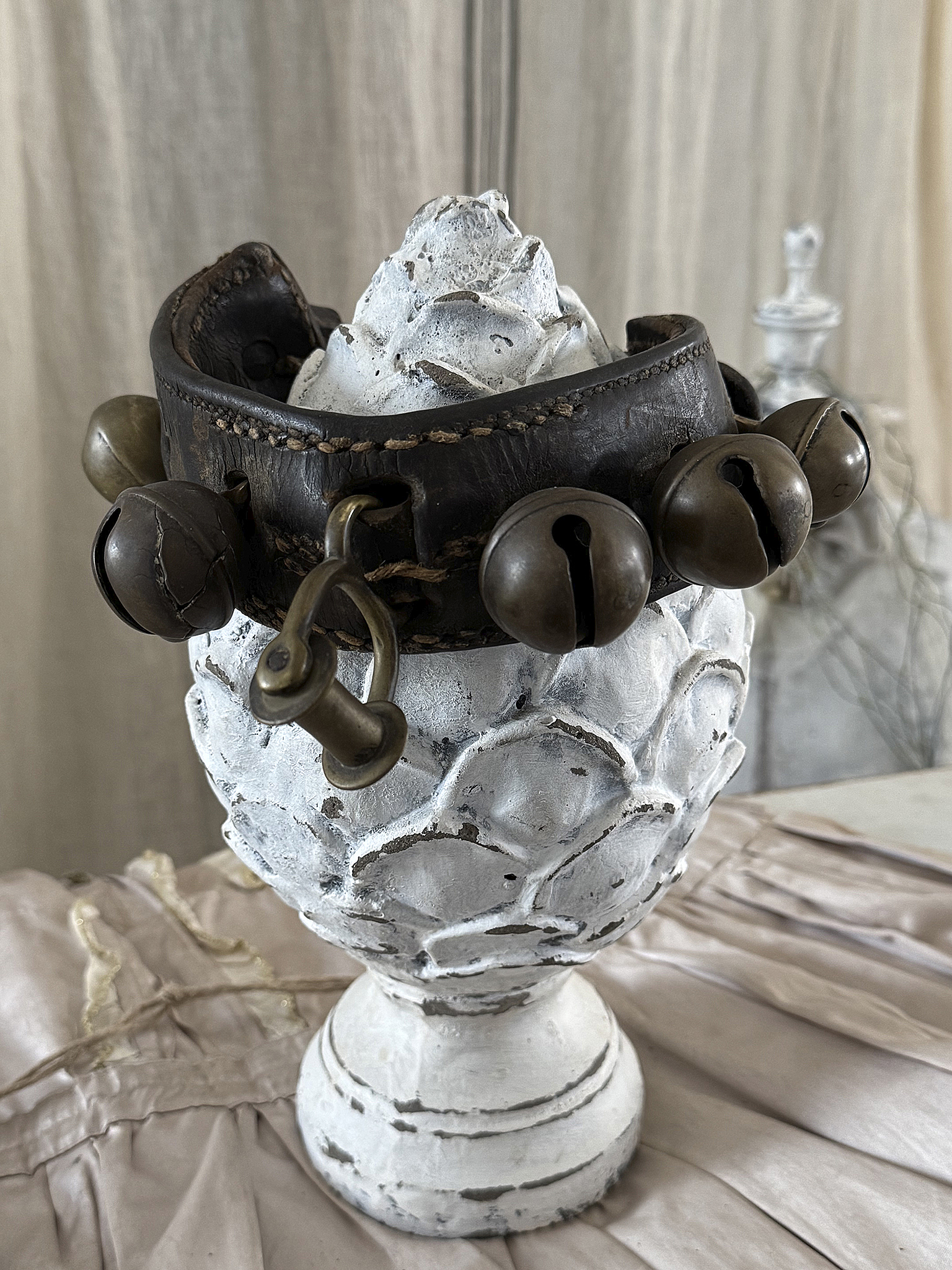 Antikes Schellenband aus Leder mit Messing-Schellen – rustikales Unikat***