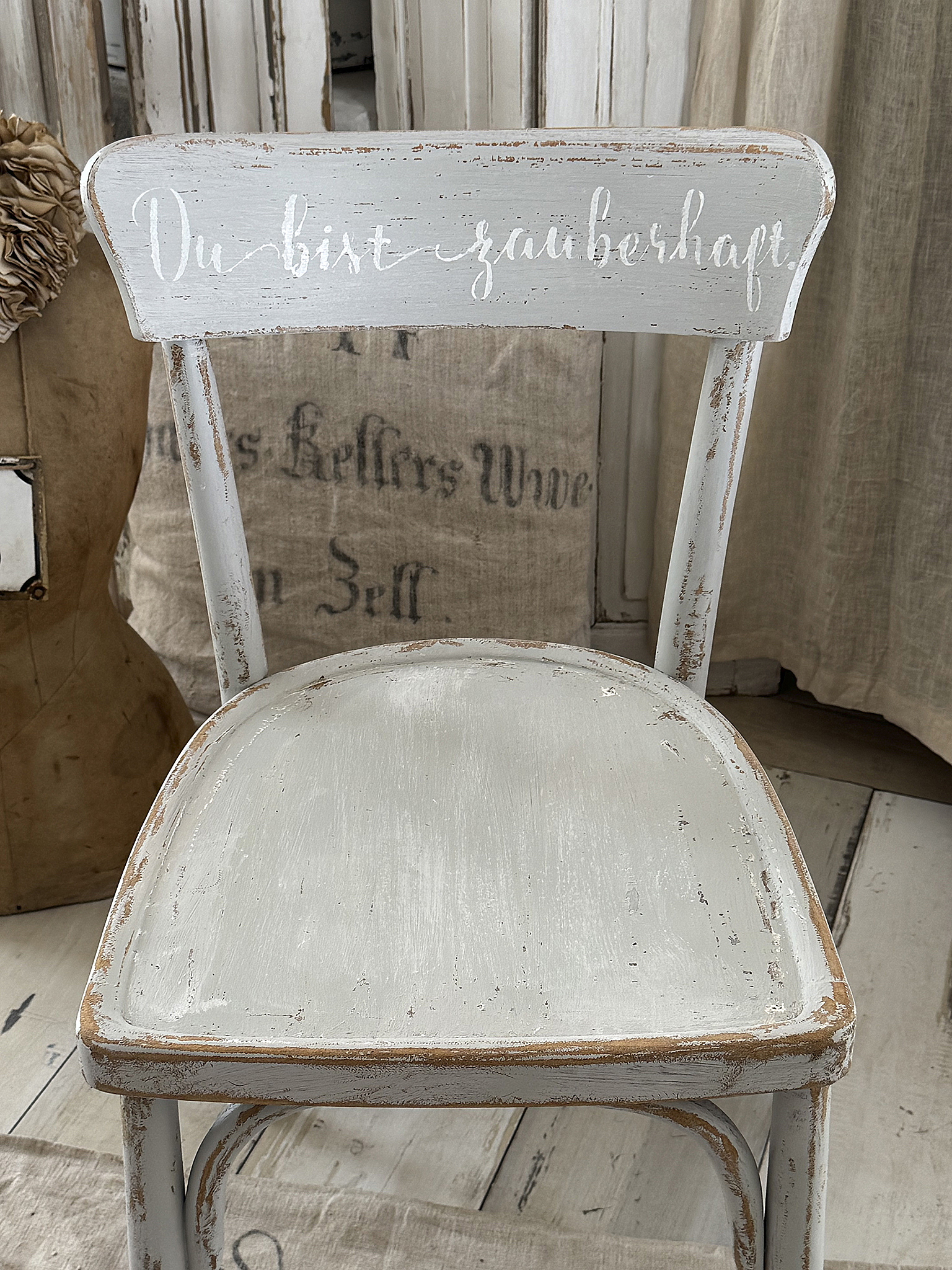  Alter Bugholzstuhl creme-grau im Shabbykleid- Zauberhaft ***
