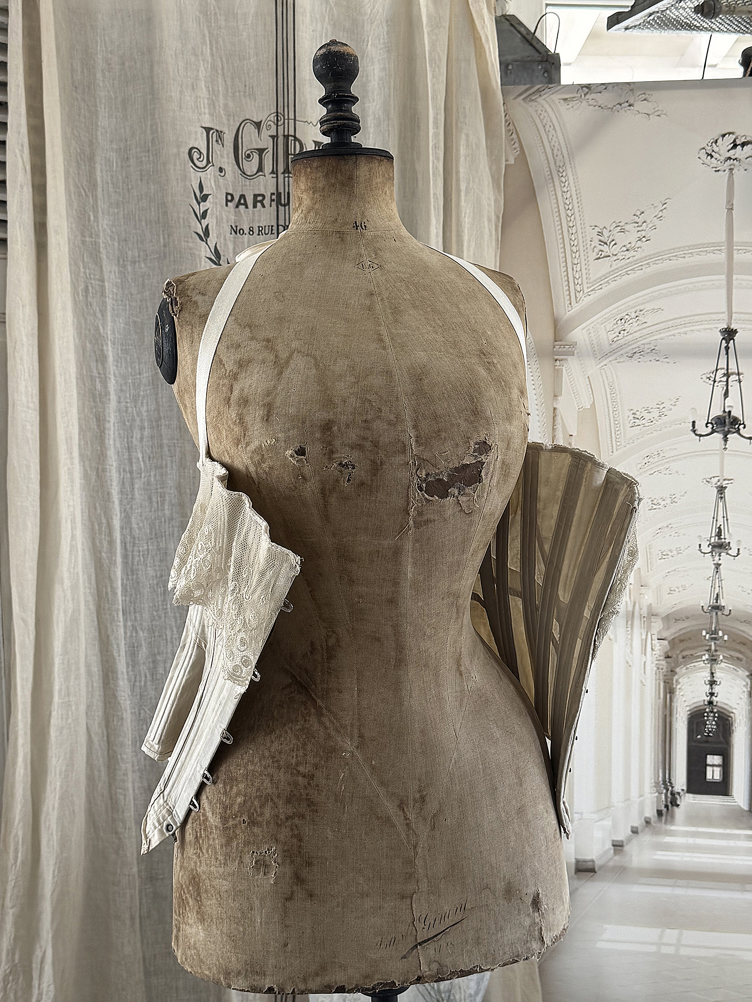 Antike Schneiderpuppe „Wespentaille“ mit vintage Korsett***