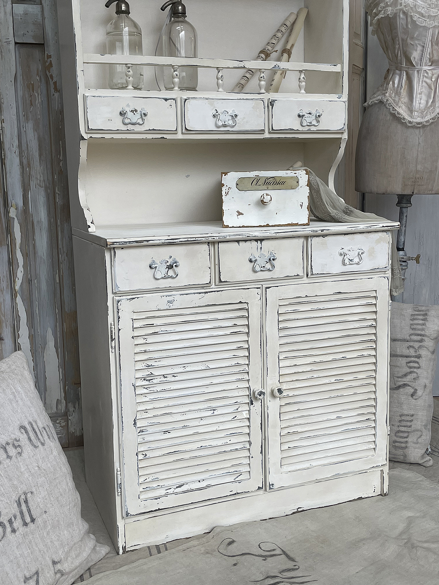 Alter zierlicher Buffet-Shabbyschrank aus Frankreich 1*** Alter zierlicher Buffet-Shabbyschrank aus Frankreich 1***