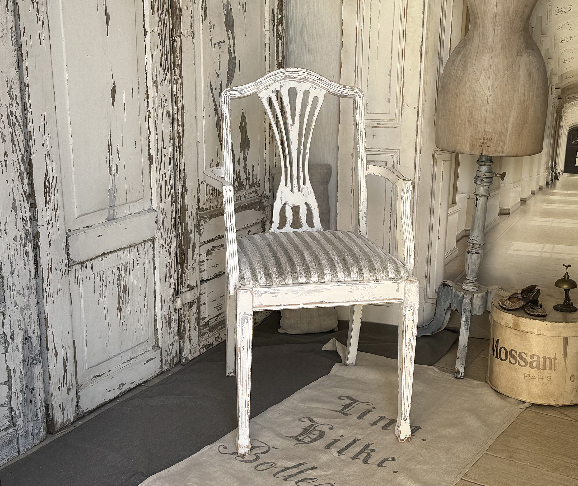 Wunderschöner alter Armlehnstuhl mit Sitzpolster