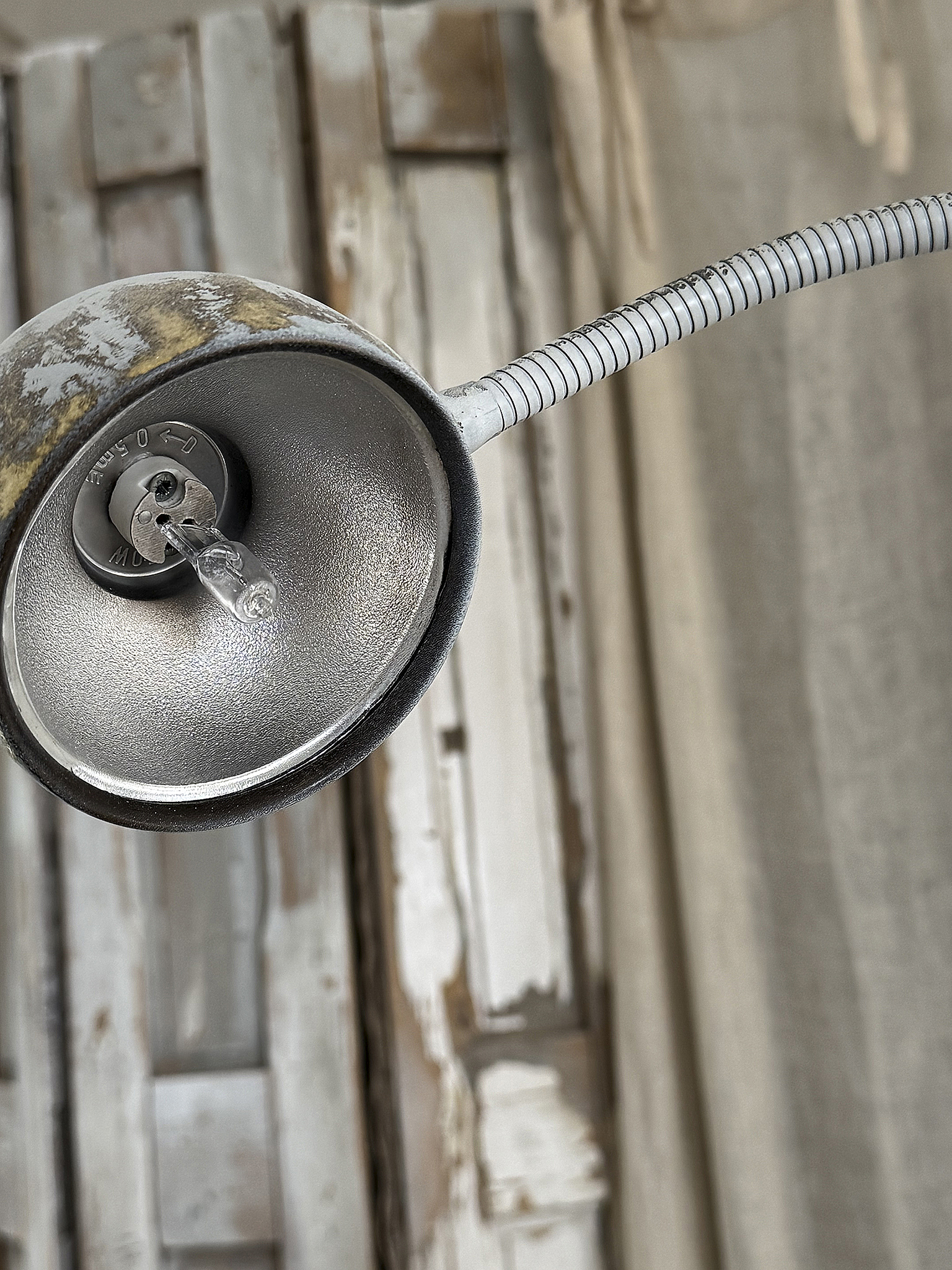 Zarte alte Stehlampe aus Messing – charmantes Vintage-Stück***