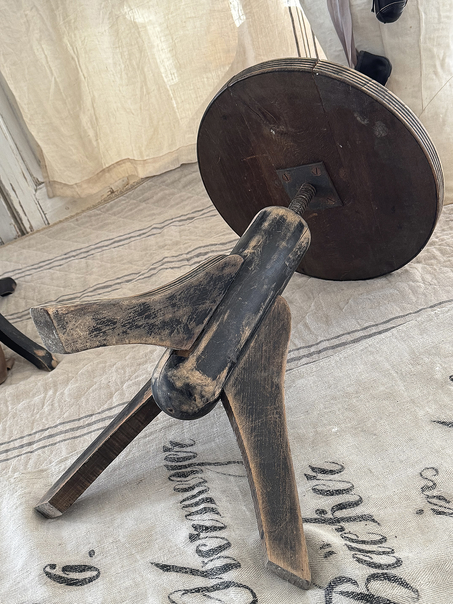 Alter Klavierhocker im Original-Vintage-Kleid***