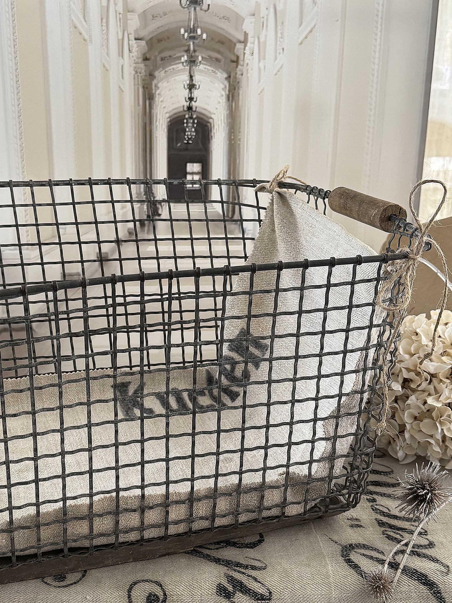  Alter Eisenkorb mit Leinen***