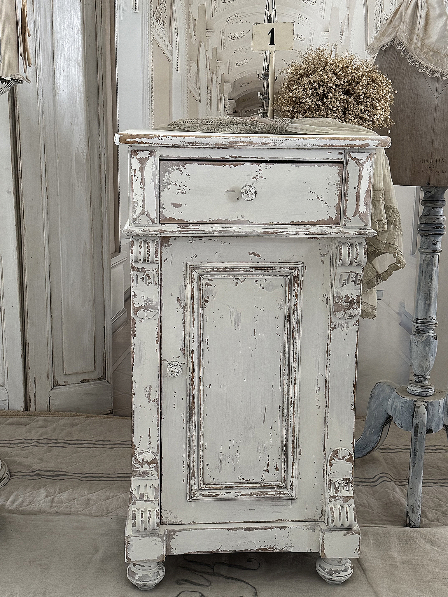Reserviert! Antikes Beistellschränkchen Shabby-pur