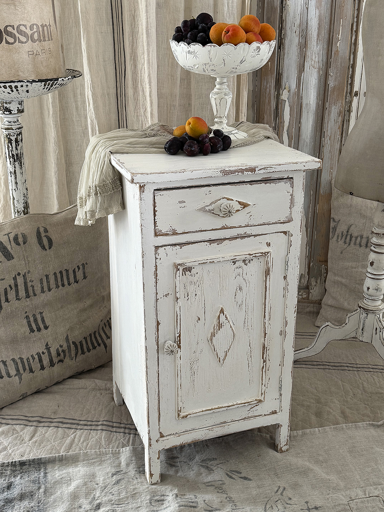 Antikes Beistellschränkchen Shabby-pur